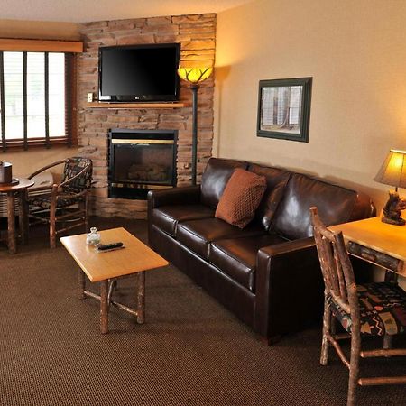 Boarders Inn & Suites By Cobblestone Hotels In Waukon Eksteriør bilde