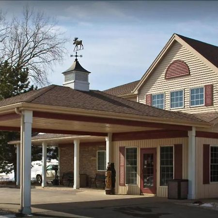 Boarders Inn & Suites By Cobblestone Hotels In Waukon Eksteriør bilde