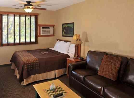 Boarders Inn & Suites By Cobblestone Hotels In Waukon Eksteriør bilde