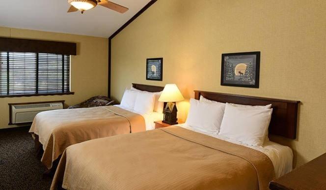 Boarders Inn & Suites By Cobblestone Hotels In Waukon Eksteriør bilde