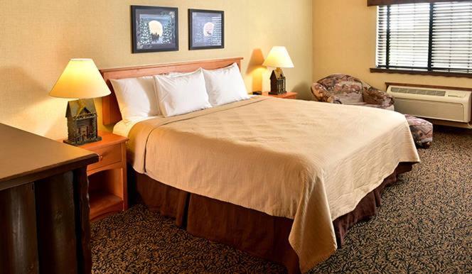 Boarders Inn & Suites By Cobblestone Hotels In Waukon Eksteriør bilde